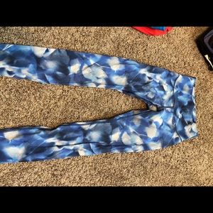 Lululemon women’s size 4 yoga pants